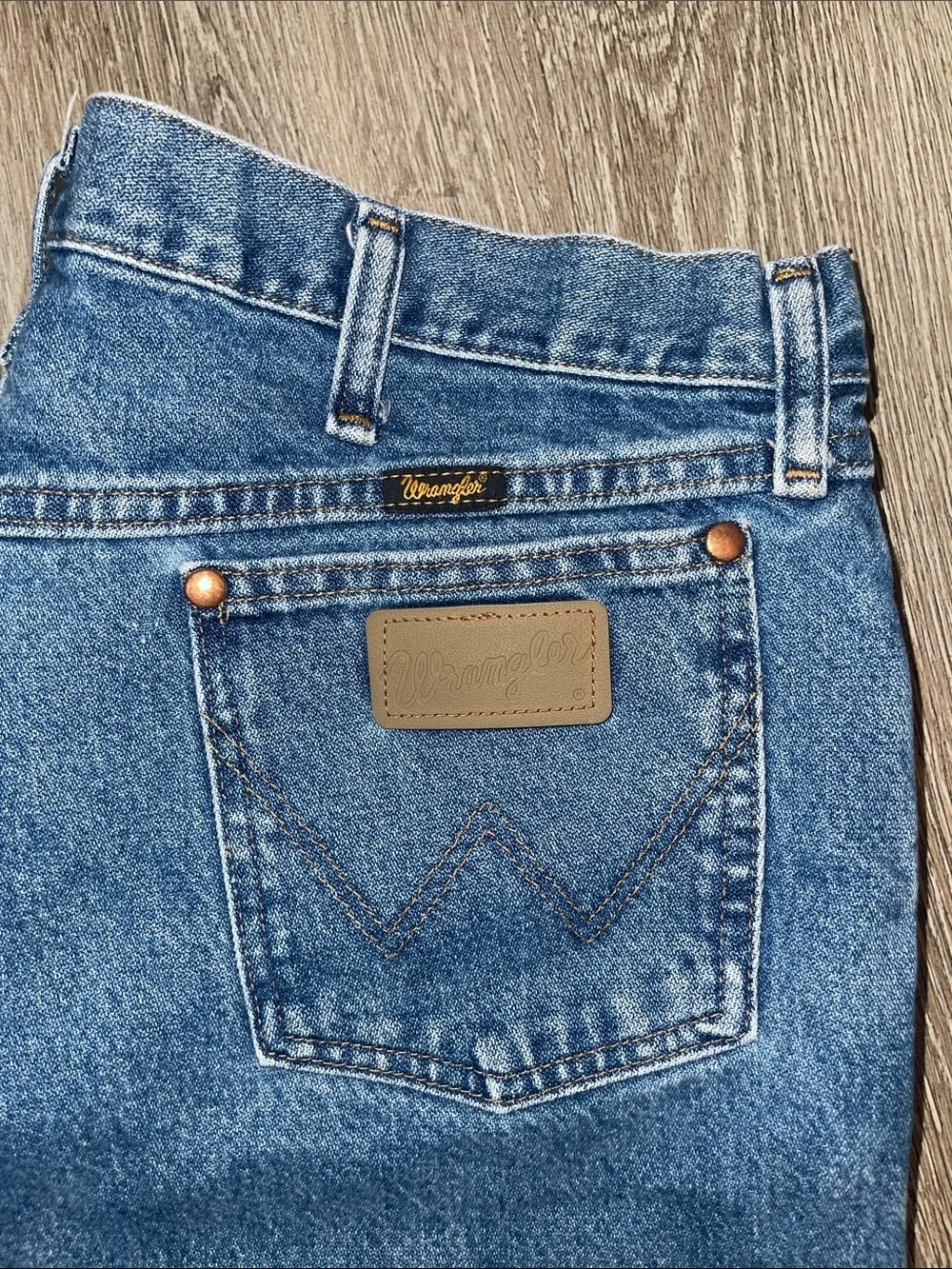 Wrangler 36 x 36 Men's 100% cotton Denim Jeans in Medium Blue pants